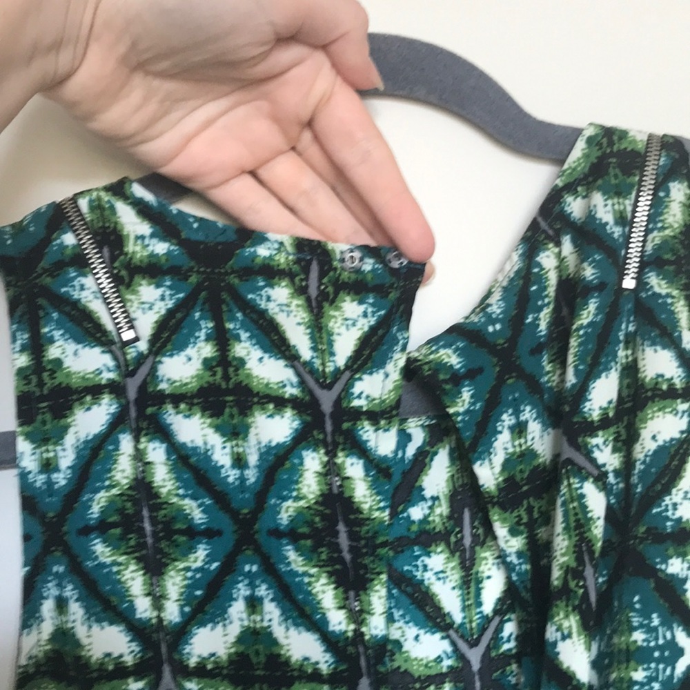Geometric Pattern Romper - Picture 8 of 8